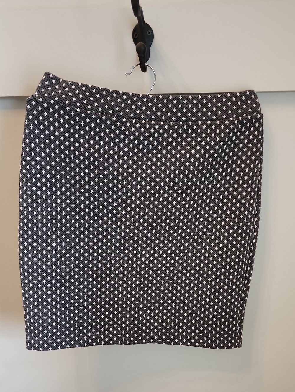 LOFT Black and White Geometric Pencil Skirt